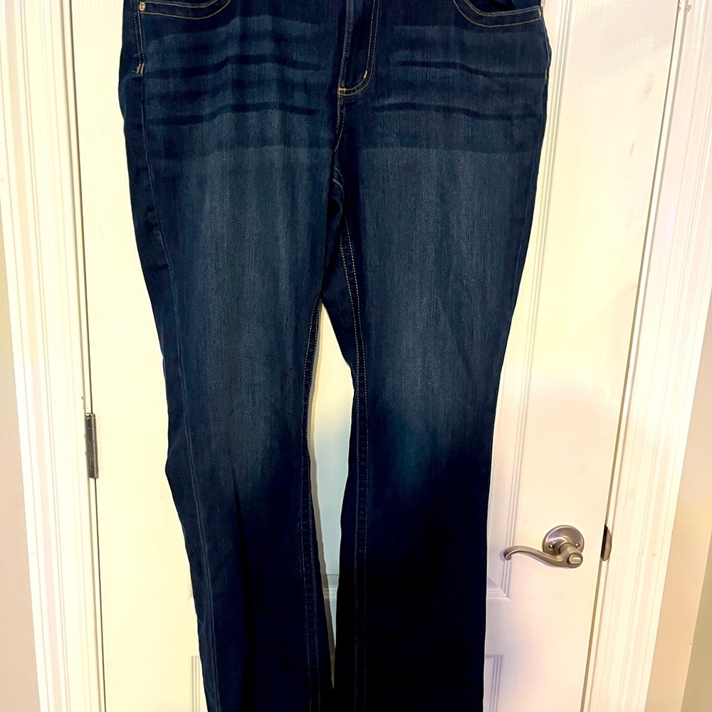 Maurice’s jeans 18W long. Mid-rise, new with tags.